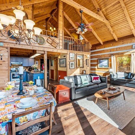 Barenberg Cabin - Secluded Unobstructed Panoramic Smoky Mountains View With Two Master Suites, Loft Game Room, And Hot Tub Gatlinburg Exterior foto