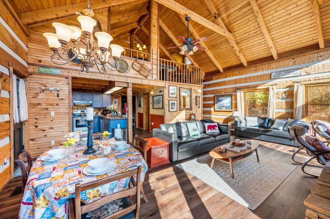 Barenberg Cabin - Secluded Unobstructed Panoramic Smoky Mountains View With Two Master Suites, Loft Game Room, And Hot Tub Gatlinburg Exterior foto
