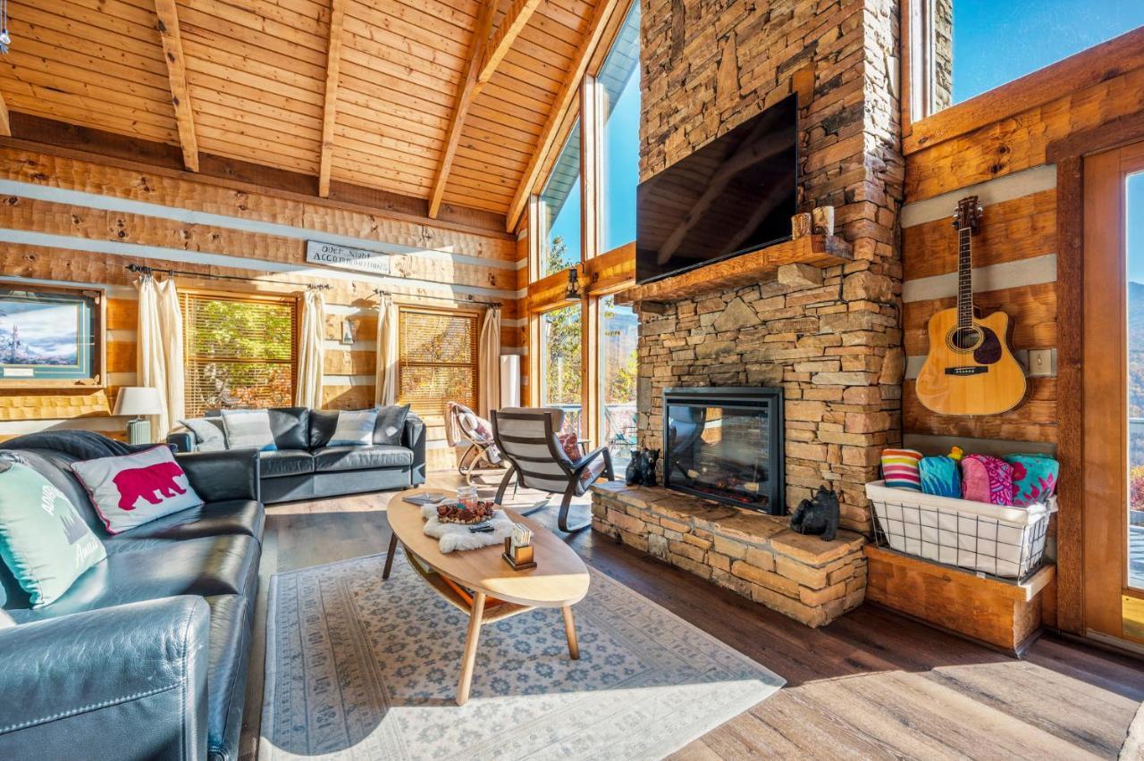 Barenberg Cabin - Secluded Unobstructed Panoramic Smoky Mountains View With Two Master Suites, Loft Game Room, And Hot Tub Gatlinburg Exterior foto
