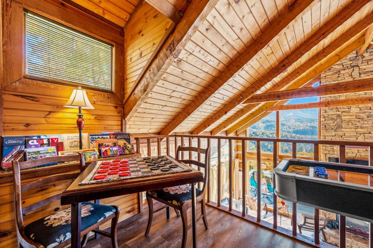 Barenberg Cabin - Secluded Unobstructed Panoramic Smoky Mountains View With Two Master Suites, Loft Game Room, And Hot Tub Gatlinburg Exterior foto